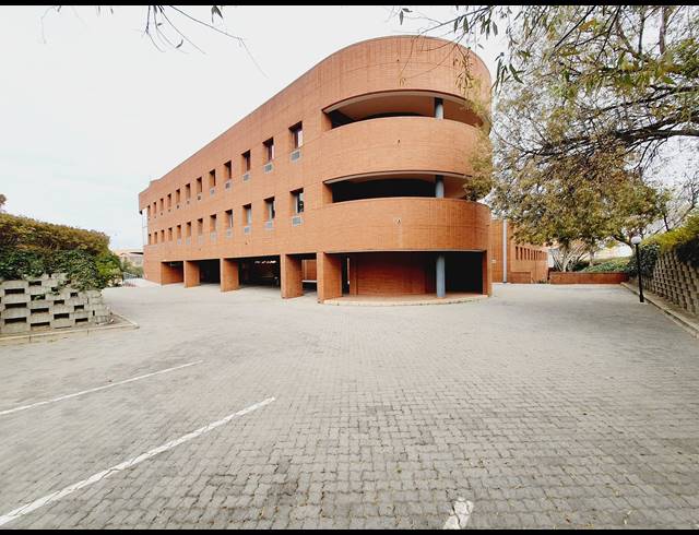 3,230M² BUSINESS TO LET IN VORNA VALLEY
